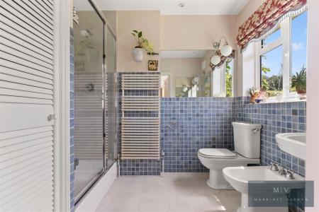 4 bedroom Detached house for sale in Ranmore Avenue, Croydon