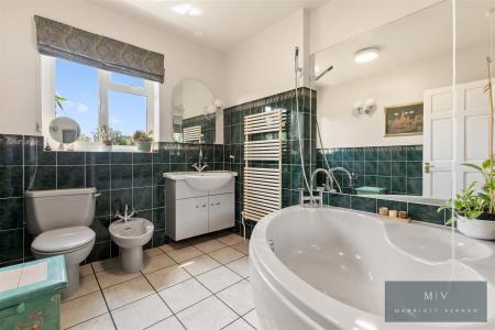 4 bedroom Detached house for sale in Ranmore Avenue, Croydon