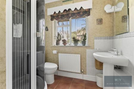 4 bedroom Detached house for sale in Ranmore Avenue, Croydon