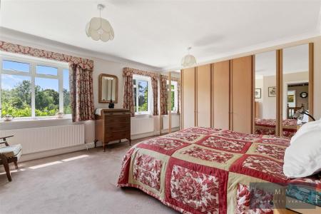 4 bedroom Detached house for sale in Ranmore Avenue, Croydon