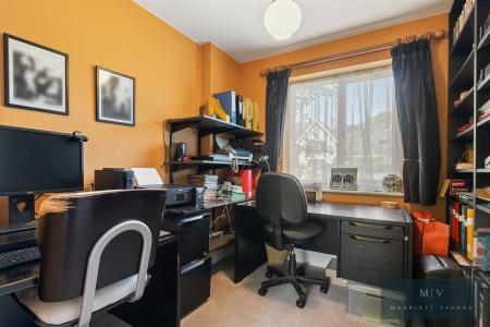 4 bedroom Detached house for sale in Ranmore Avenue, Croydon