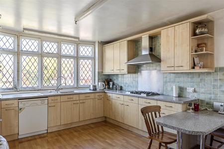 6 bedroom Detached house for sale in Grimwade Avenue, Croydon
