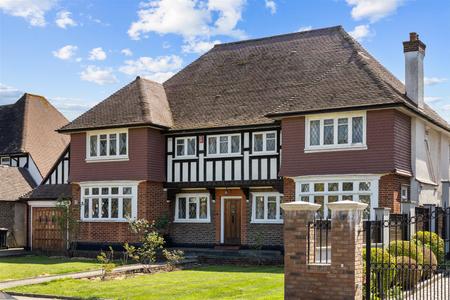 6 bedroom Detached house for sale in Grimwade Avenue, Croydon
