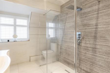 5 bedroom Detached house for sale in Pine Coombe, Croydon