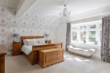 5 bedroom Detached house for sale in Pine Coombe, Croydon
