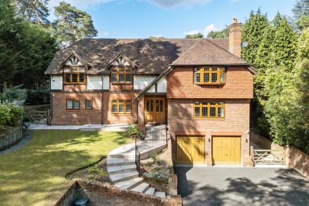 5 bedroom Detached house for sale in Pine Coombe, Croydon