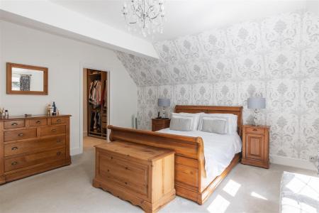 5 bedroom Detached house for sale in Pine Coombe, Croydon