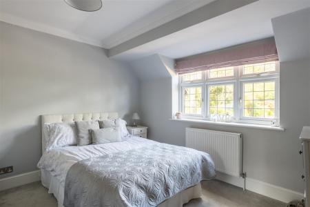 5 bedroom Detached house for sale in Pine Coombe, Croydon