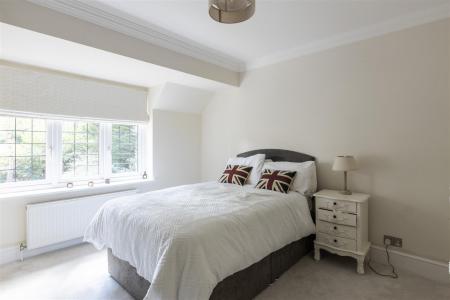 5 bedroom Detached house for sale in Pine Coombe, Croydon
