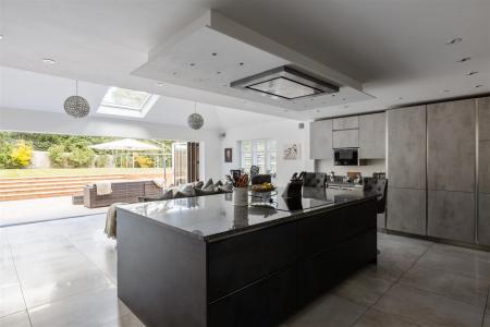 5 bedroom Detached house for sale in Pine Coombe, Croydon