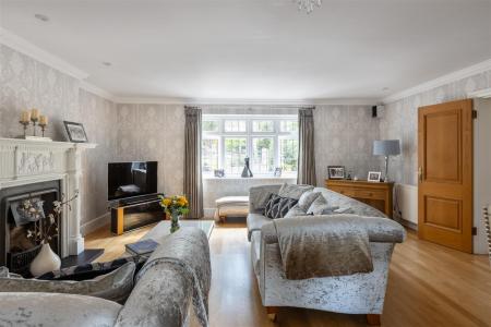 5 bedroom Detached house for sale in Pine Coombe, Croydon