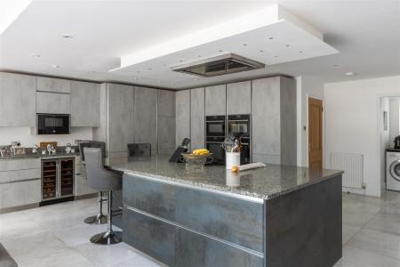 5 bedroom Detached house for sale in Pine Coombe, Croydon