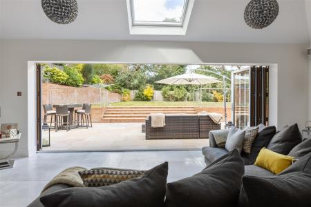 5 bedroom Detached house for sale in Pine Coombe, Croydon