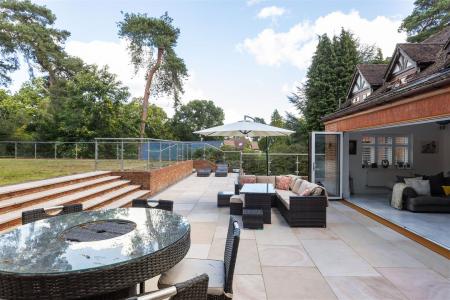 5 bedroom Detached house for sale in Pine Coombe, Croydon
