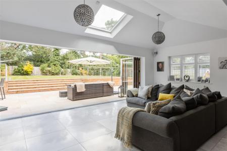 5 bedroom Detached house for sale in Pine Coombe, Croydon