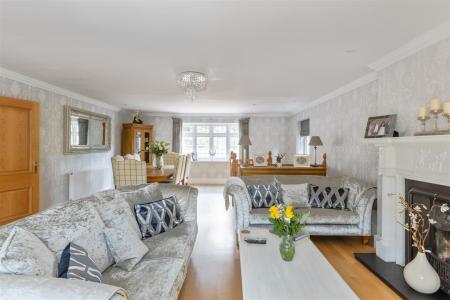 5 bedroom Detached house for sale in Pine Coombe, Croydon