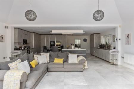 5 bedroom Detached house for sale in Pine Coombe, Croydon