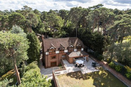 5 bedroom Detached house for sale in Pine Coombe, Croydon