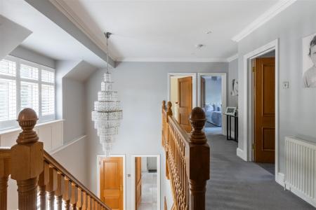 5 bedroom Detached house for sale in Pine Coombe, Croydon