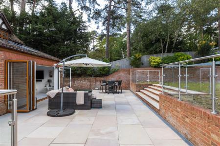 5 bedroom Detached house for sale in Pine Coombe, Croydon