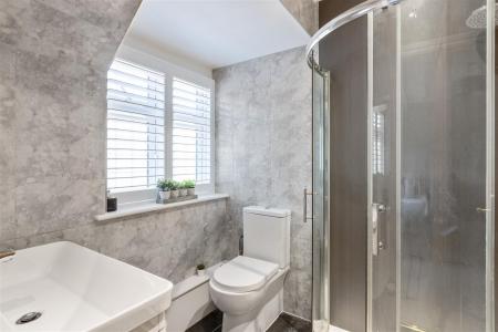 5 bedroom Detached house for sale in Pine Coombe, Croydon