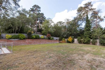 5 bedroom Detached house for sale in Pine Coombe, Croydon