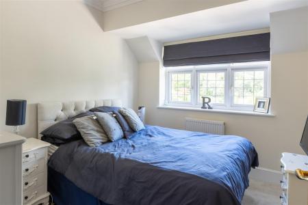 5 bedroom Detached house for sale in Pine Coombe, Croydon
