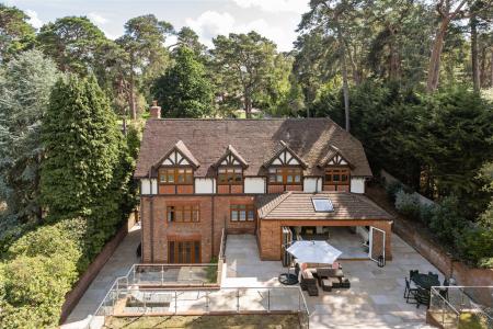 5 bedroom Detached house for sale in Pine Coombe, Croydon