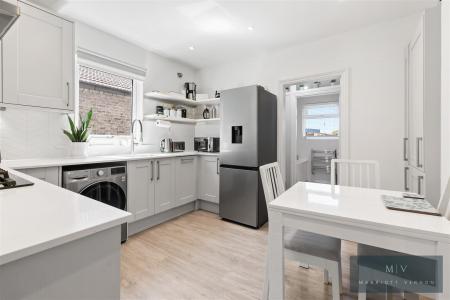 2 bedroom Flat to let in Davidson Road, Croydon