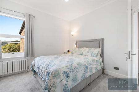 2 bedroom Flat to let in Davidson Road, Croydon