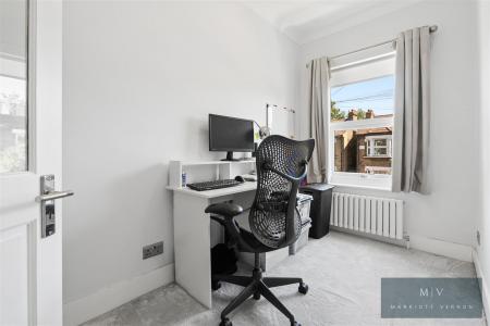 2 bedroom Flat to let in Davidson Road, Croydon