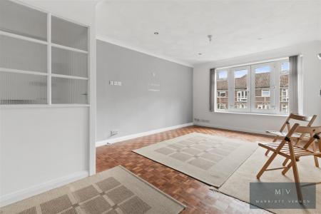 2 bedroom Flat to let in Addiscombe Road, Croydon