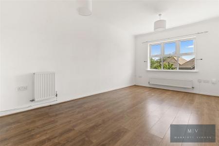 2 bedroom Flat to let in Normanton Road, South Croydon