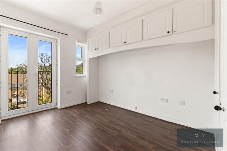 2 bedroom Flat to let in Normanton Road, South Croydon