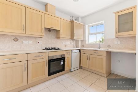 2 bedroom Flat to let in Normanton Road, South Croydon