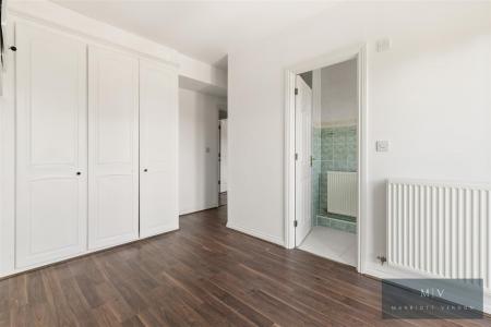 2 bedroom Flat to let in Normanton Road, South Croydon