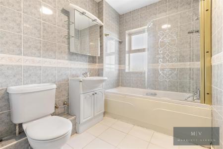 2 bedroom Flat to let in Normanton Road, South Croydon