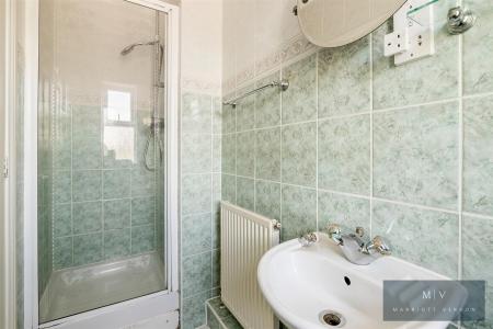 2 bedroom Flat to let in Normanton Road, South Croydon