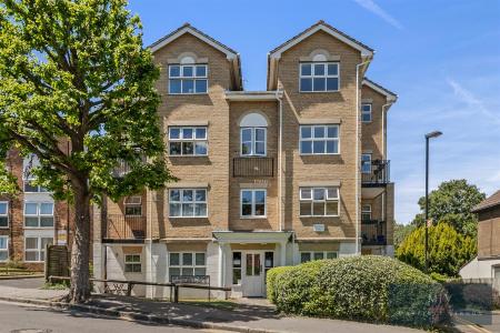 2 bedroom Flat to let in Normanton Road, South Croydon