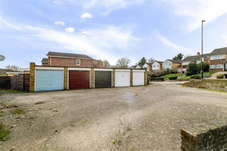 2 bedroom End of terrace house to let in Alpine Close, Croydon