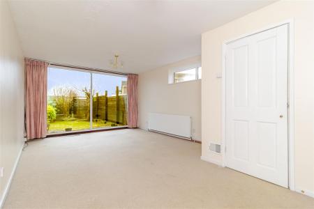 2 bedroom End of terrace house to let in Alpine Close, Croydon