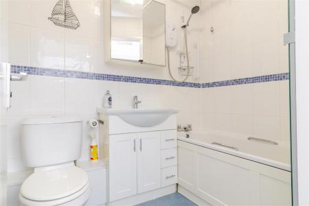 2 bedroom End of terrace house to let in Alpine Close, Croydon