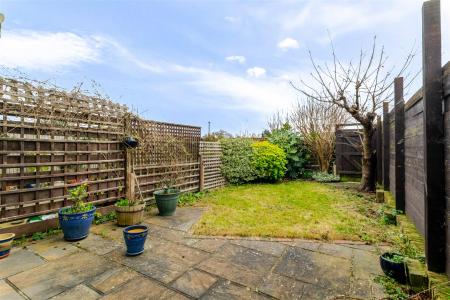 2 bedroom End of terrace house to let in Alpine Close, Croydon