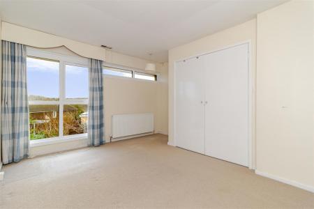 2 bedroom End of terrace house to let in Alpine Close, Croydon