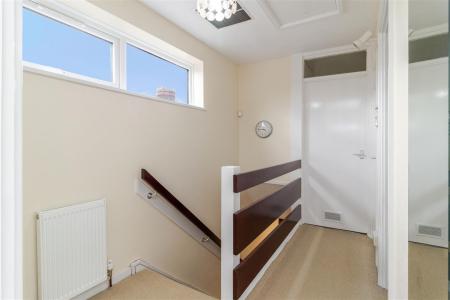 2 bedroom End of terrace house to let in Alpine Close, Croydon