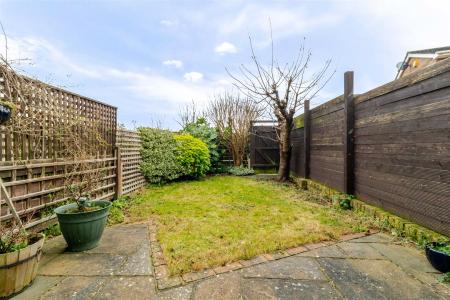 2 bedroom End of terrace house to let in Alpine Close, Croydon