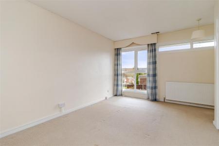 2 bedroom End of terrace house to let in Alpine Close, Croydon