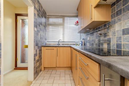 2 bedroom End of terrace house to let in Alpine Close, Croydon