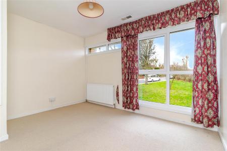 2 bedroom End of terrace house to let in Alpine Close, Croydon