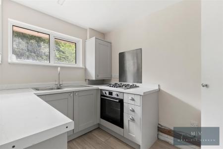 2 bedroom Flat for sale in Paynesfield Road, Tatsfield, Westerham